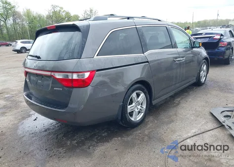 2013 Honda Odyssey Touring z USA, uszkodzony, nr VIN 5FNRL5H94DB013310